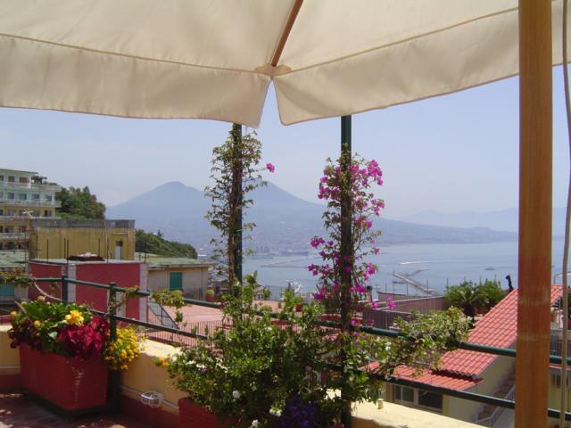 Una Terrazza Sul Golfo เนเปิลส์ ภายนอก รูปภาพ